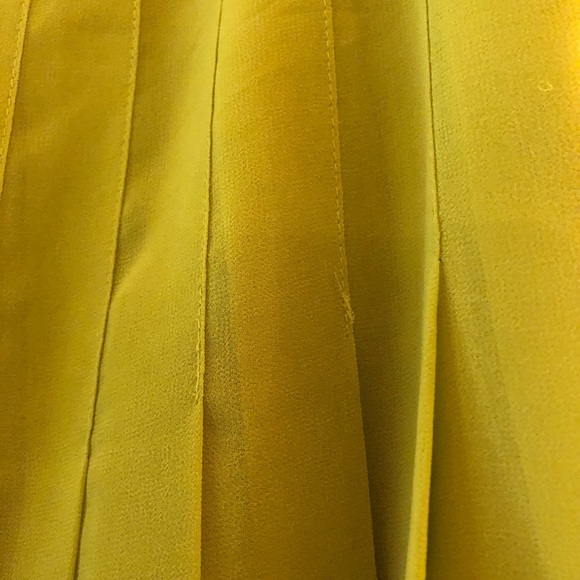 Pleated olive green BCBG MaxArzia skirt - Picture 3 of 5